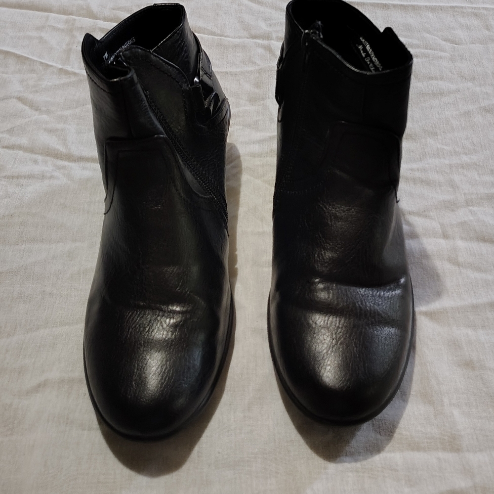 Ladies Size 7M Black Ankle Boots - Picture 3 of 5